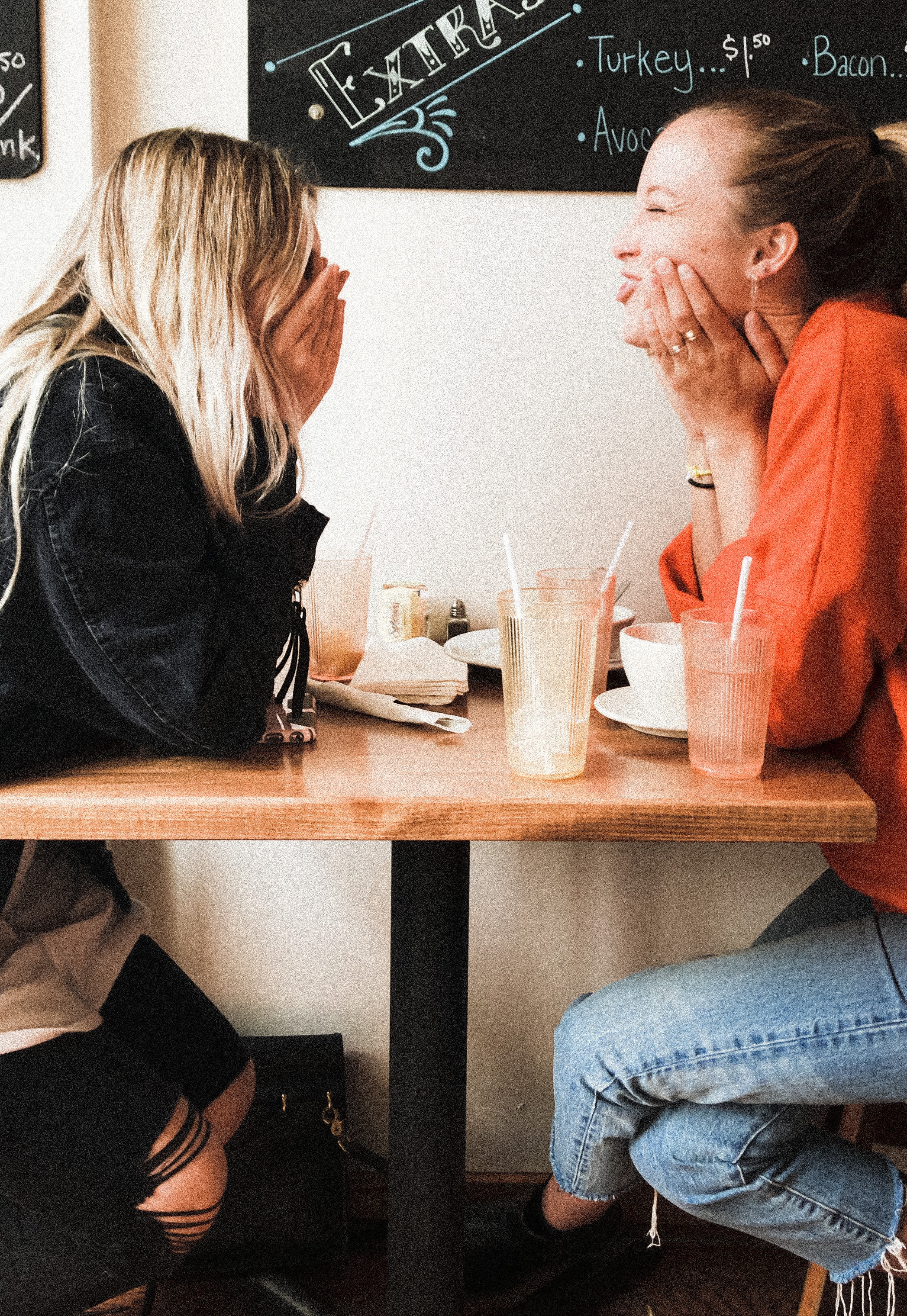 "A CO Z MOIM SZCZĘŚLIWYM DZIECIŃSTWEM?"- ROZMOWY Z "CZUŁĄ PRZEWODNICZKĄ"